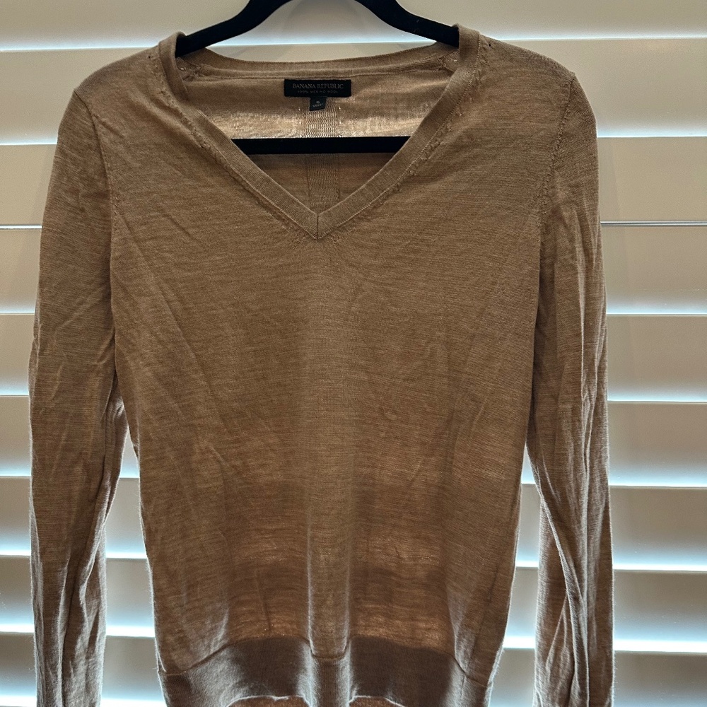 Banana Republic Camel Merino Wool V Neck Sweater